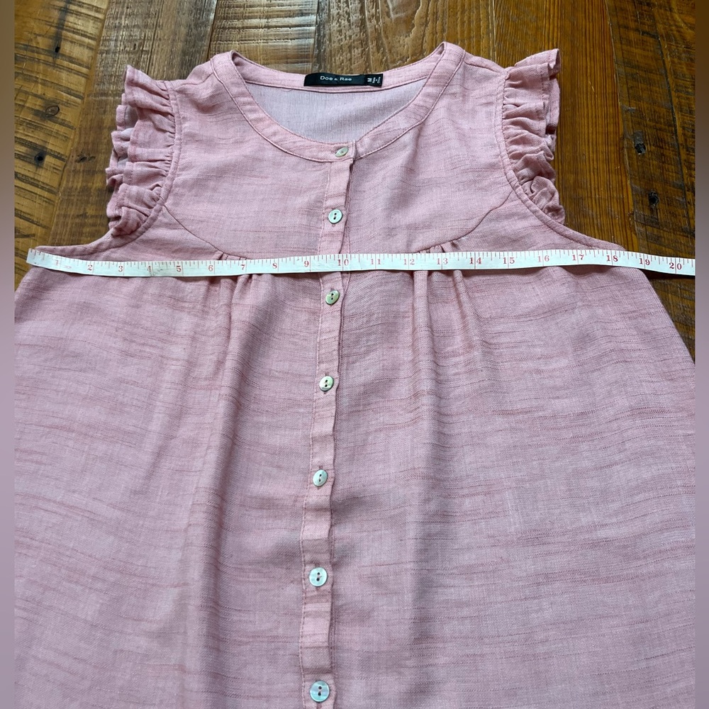 Doe & Rae Ruffle Cap Sleeve Button Down Top Size Medium - Picture 9 of 14
